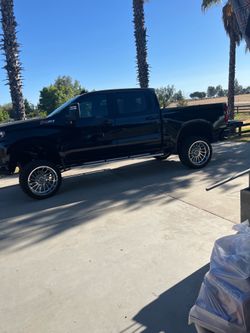 2019 Z71 one owner MC Goyes Premium lift kit