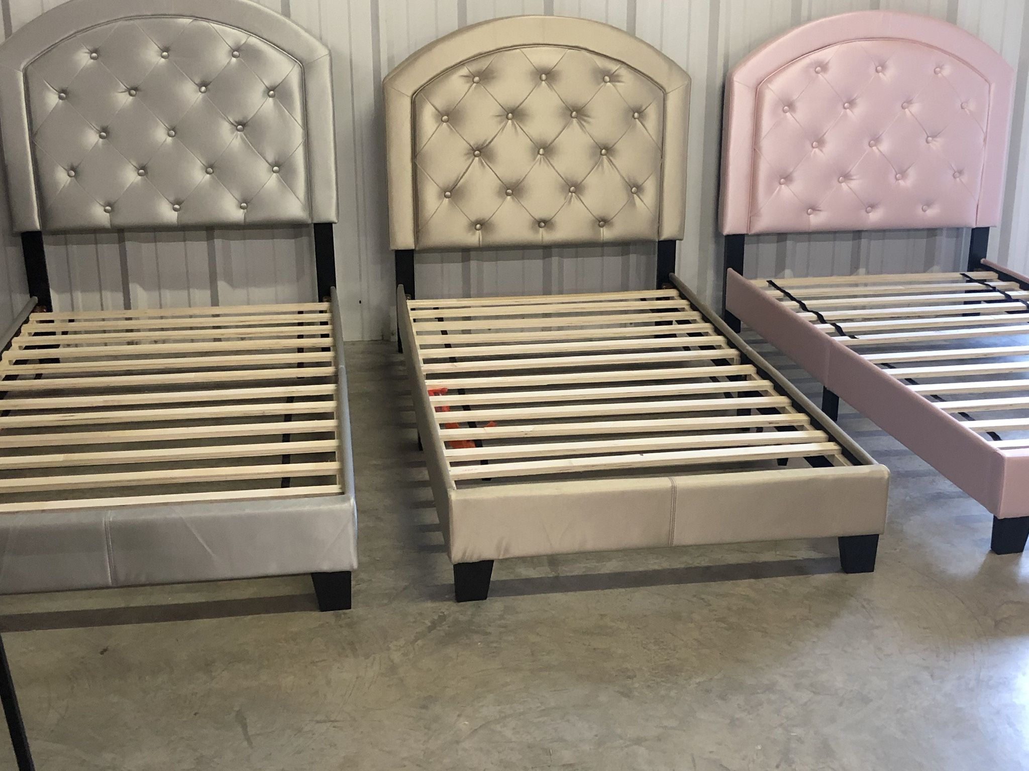 Pink twin size bed $250