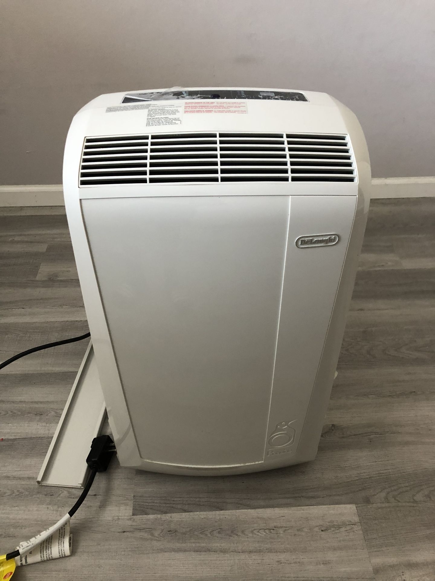 DeLonghi Pinguini Portable Air Conditioner AC