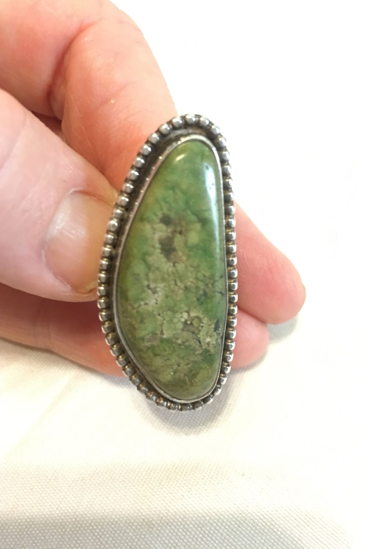 Sterling silver green stone ring (size 7)