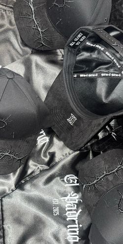 Caps