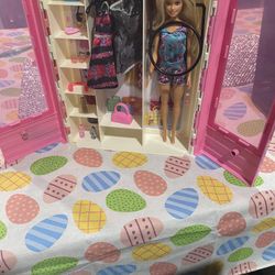 Barbie Fashionistas Doll and Ultimate Closet Playset with Clothes and Accessories