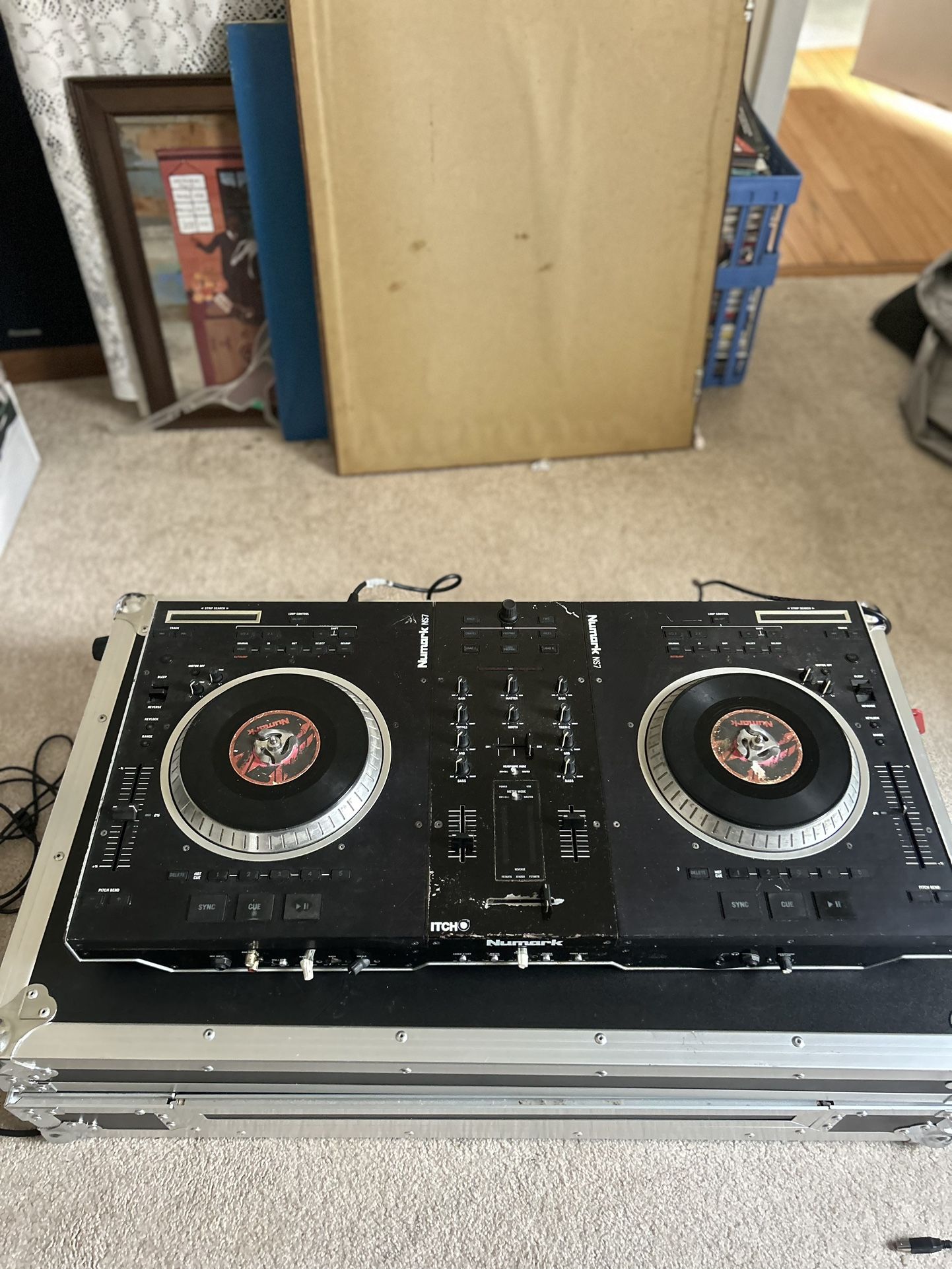 Numark NS7 With GATOR carrying case