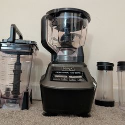 Ninja Blender with accessories