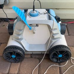 Cordless Pool Cleaning Robot