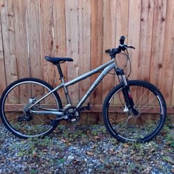 Specialized Rockhopper Expert Mountain Bike (Size Small)