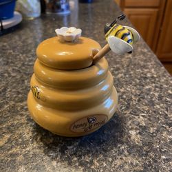 Honey Pot With Dipper