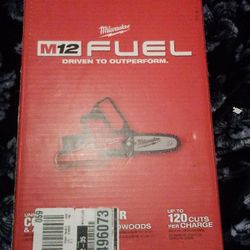 Milwaukee 2527-21 M12 Fuel Hatchet 6" Cordless Pruning Saw Kit