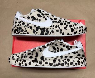 Nike Tennis Classic Chew Dog White Premium Mens size 10.5 or 11 shoes NEW!