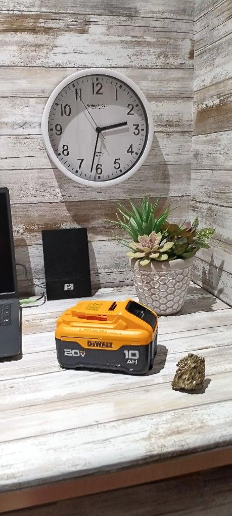 Brand New Dewalt 10 Ah Battery $100