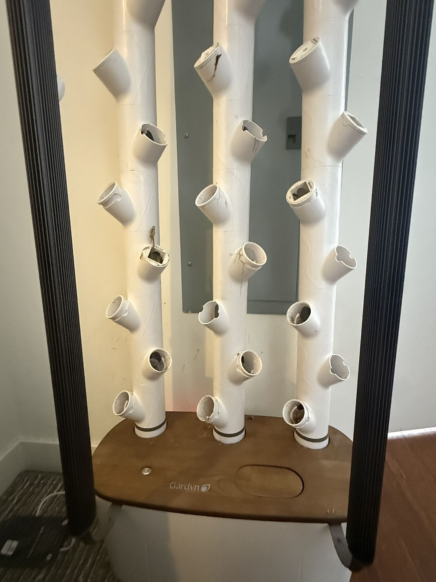 Gardyn Indoor Hydroponic Garden – Works Great