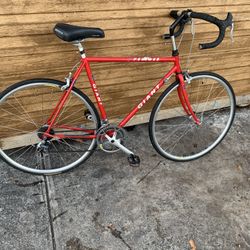 Very Nice Giant Road Bike Excellent Condition 