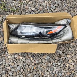 2012 Kia Optima Driver’s Side Headlight
