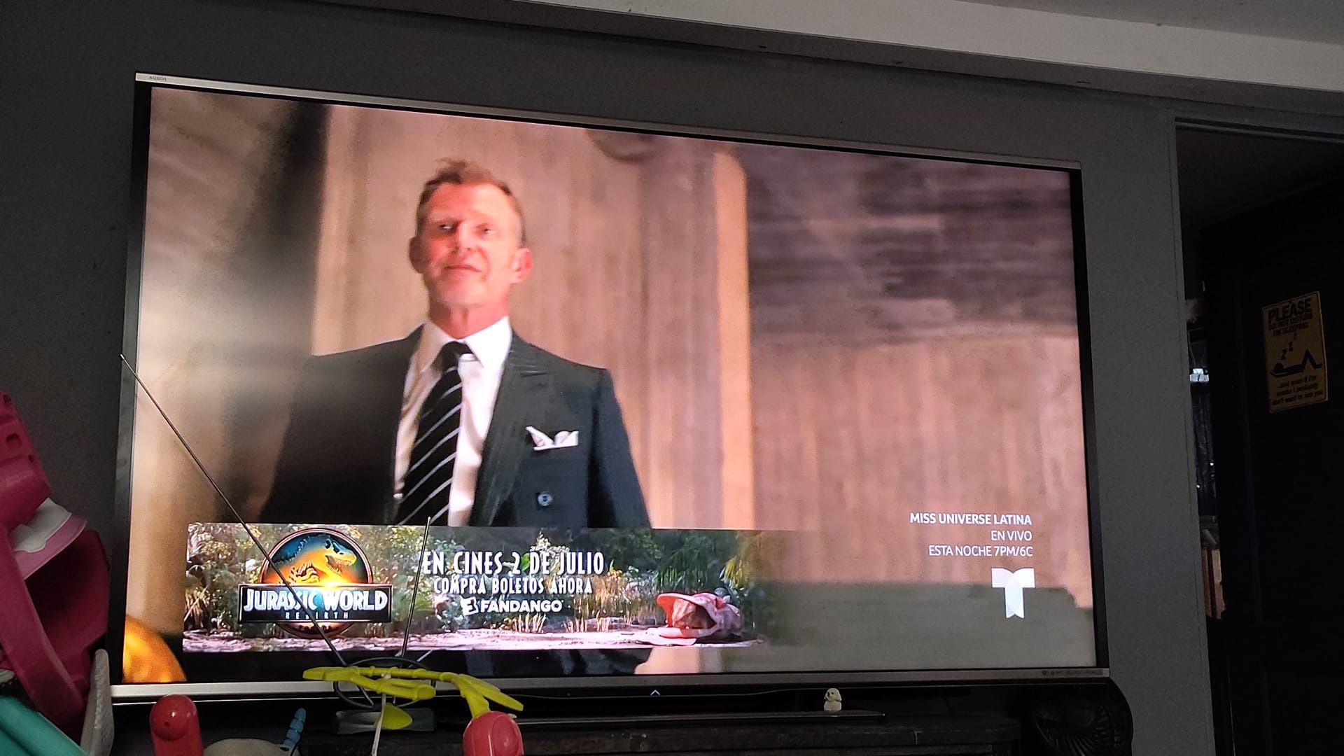 Sharp 80” Tv
