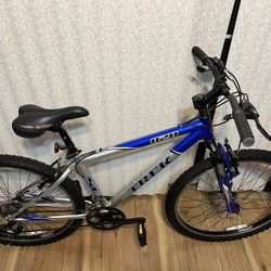 Trek 820 Mountain Bike