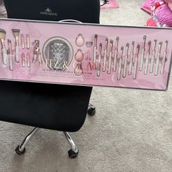 Glitz And Glam Makeup Brushes 
