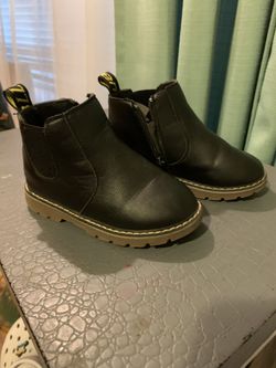 Little girl boots, size 11 perfect condition