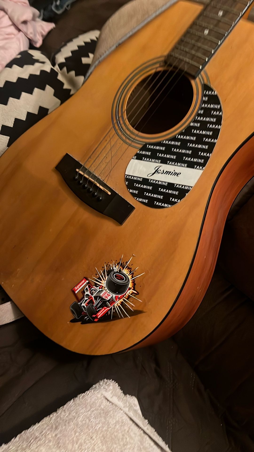 Jasmine guitar (check disc)