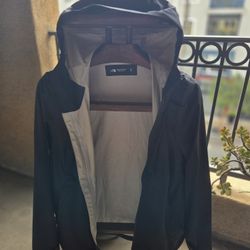 BRAND NEW North Face Woman's Hooded Rain Jacket - Size Medium 