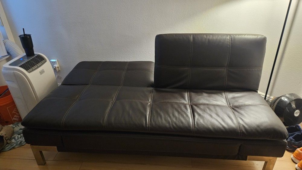 BROWN FUTON