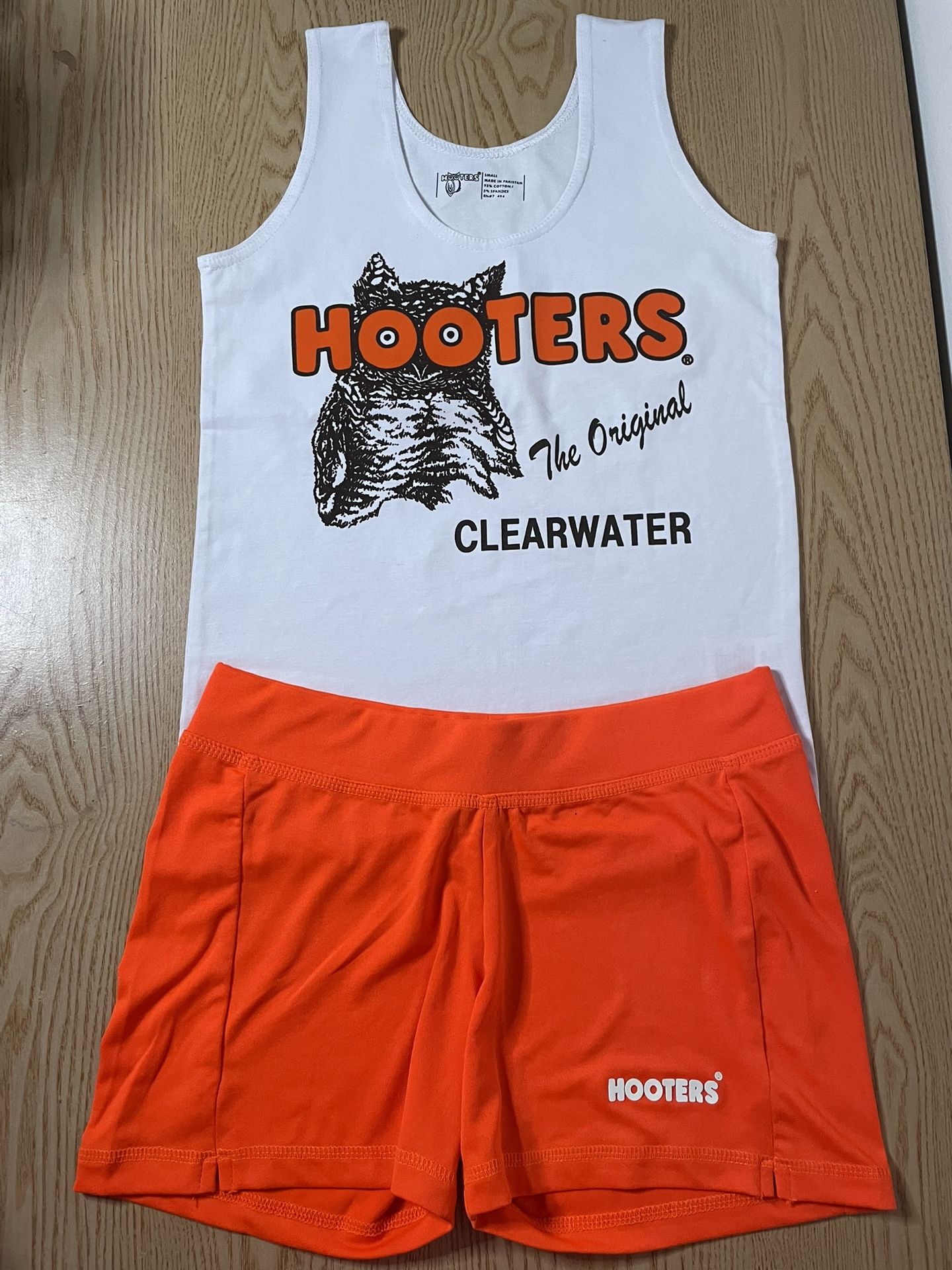 New Women’s Hooters Girl Uniform Tank And Shorts From Clearwater Florida Size Small