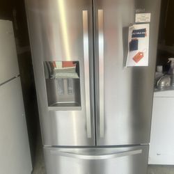 **BRAND NEW WHIRLPOOL STAINLESS STEEL FRENCH DOOR REFRIGERATOR **(1 yr Manufacturers warranty)