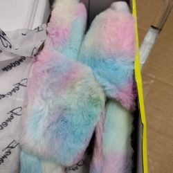 *SOLD* Fur Flip Flopps