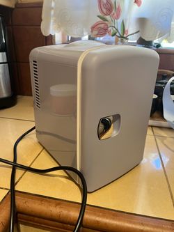 Mini fridge (works)