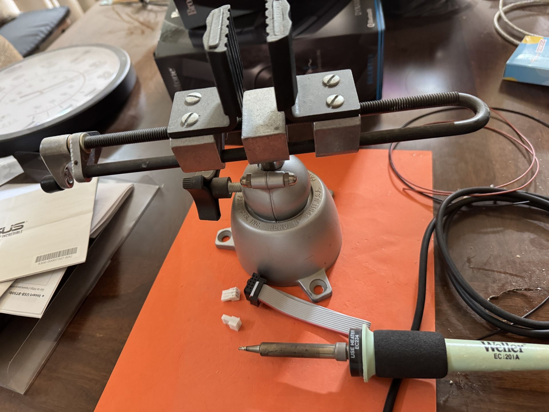 Weller Soldering Station + Extra Iron + Helping Hands – Great Condition!