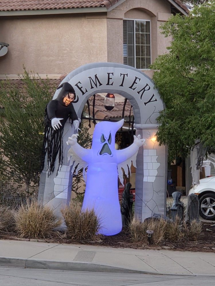 Halloween 13 Ft Cemetery Arch Way With Reaper