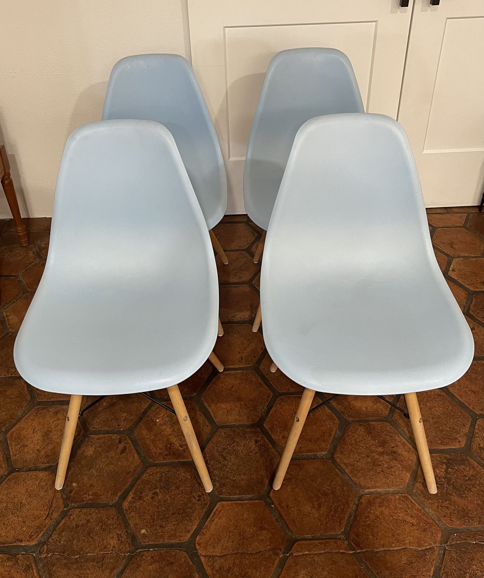 4 Contemporary Blue Chairs And 1 Table