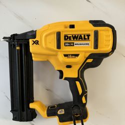 20V MAX XR Lithium-Ion Electric Cordless 18-Gauge Brad Nailer 