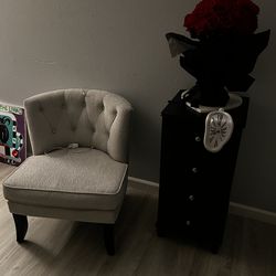 Living room  chair and 4 drawer chest