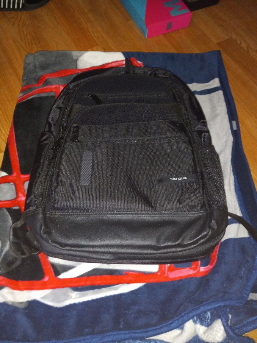 Backpack In Excellent Condition Targus Selling At Walmart For 75 But I'm Asking 25