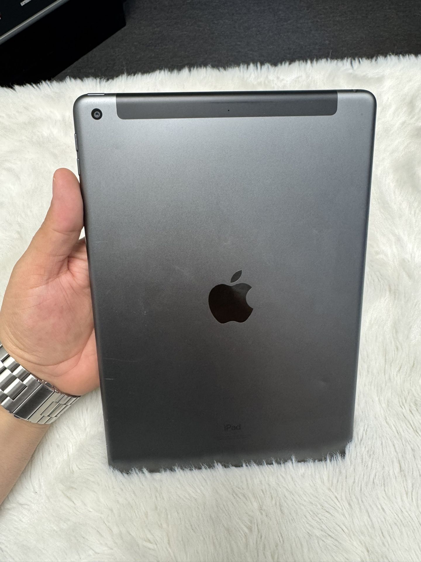 Apple iPad 10.2” (9th Gen ) 64GB Unlocked $200