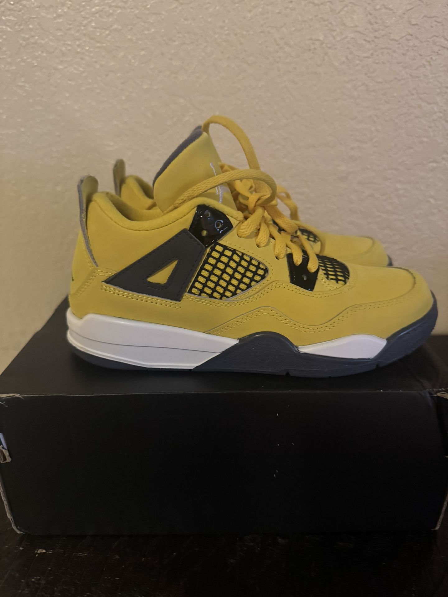 Nike Air Jordan 4 Retro Lightning Tour Yellow