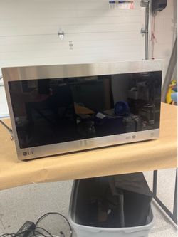 LG NeoChef 1.5 cu. ft. Countertop Microwave - Stainless Steel - Excellent Condition!