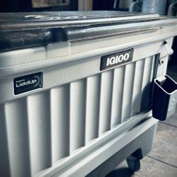 Igloo 125qt Ice Chest/Cooler