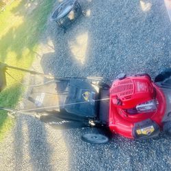 Craftsman M320  21in Gas Self - Propelled Lawn Mower
