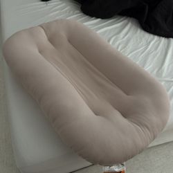 Snuggle Me Infant Lounger