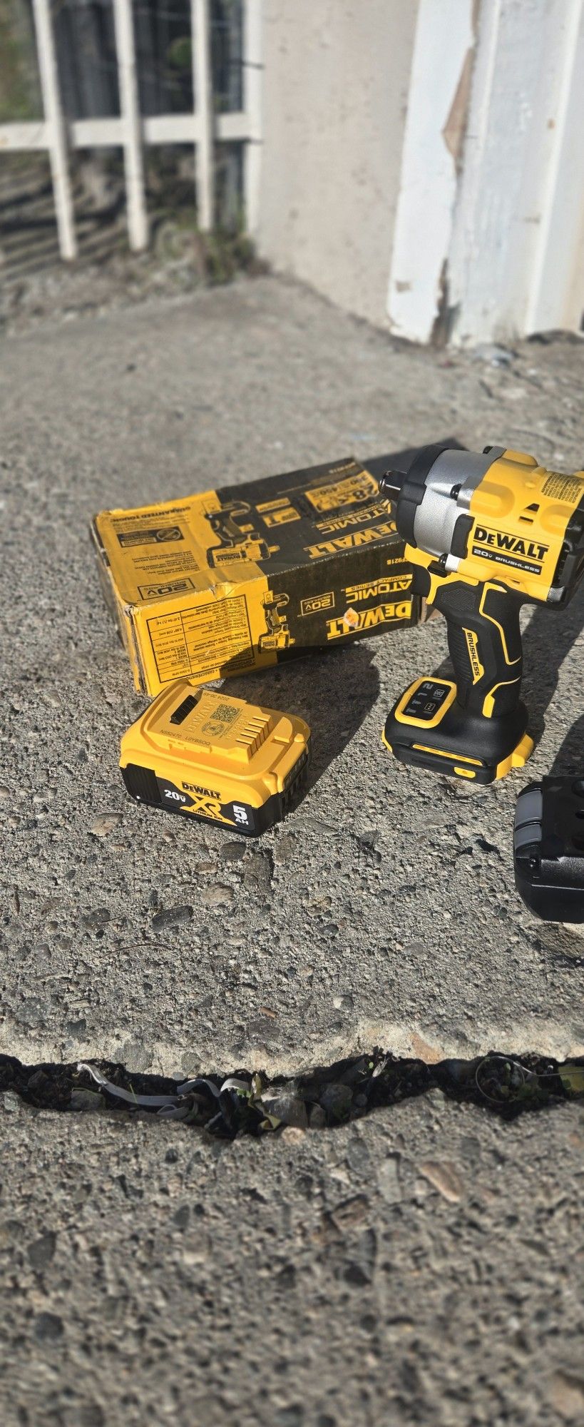 DEWALT
ATOMIC 20V MAX Lithium-Ion Cordless Brushless  Variable Speed Impact Wrench with 5.0 Ah Battery and Charger Kit