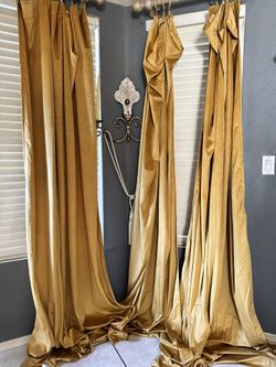 4 Curtains 