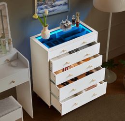 Beautiful Dresser With Jewelry Compartment