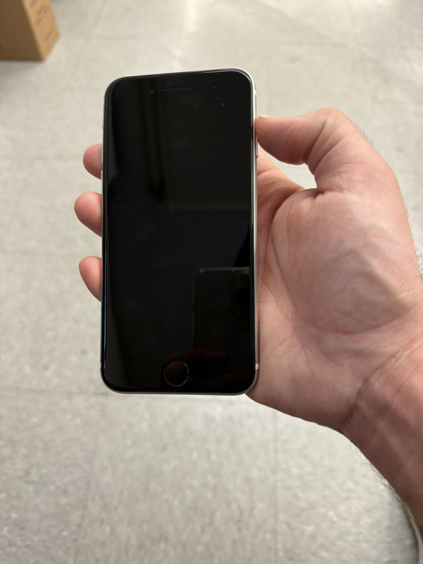 Apple iPhone SE for Sale in Los Angeles, CA - OfferUp