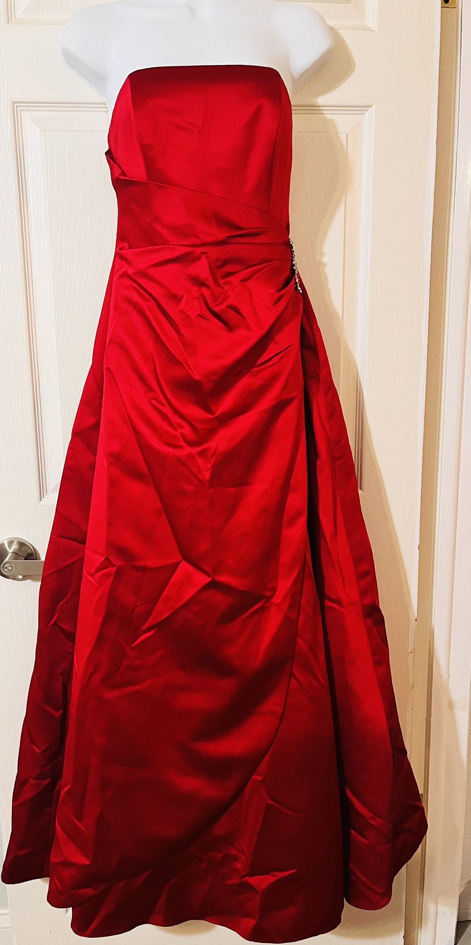 Beautiful Blood Red David Bridal Dress