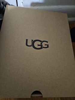 UGG. Size 5