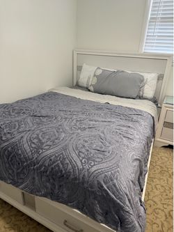 Queen size bed set