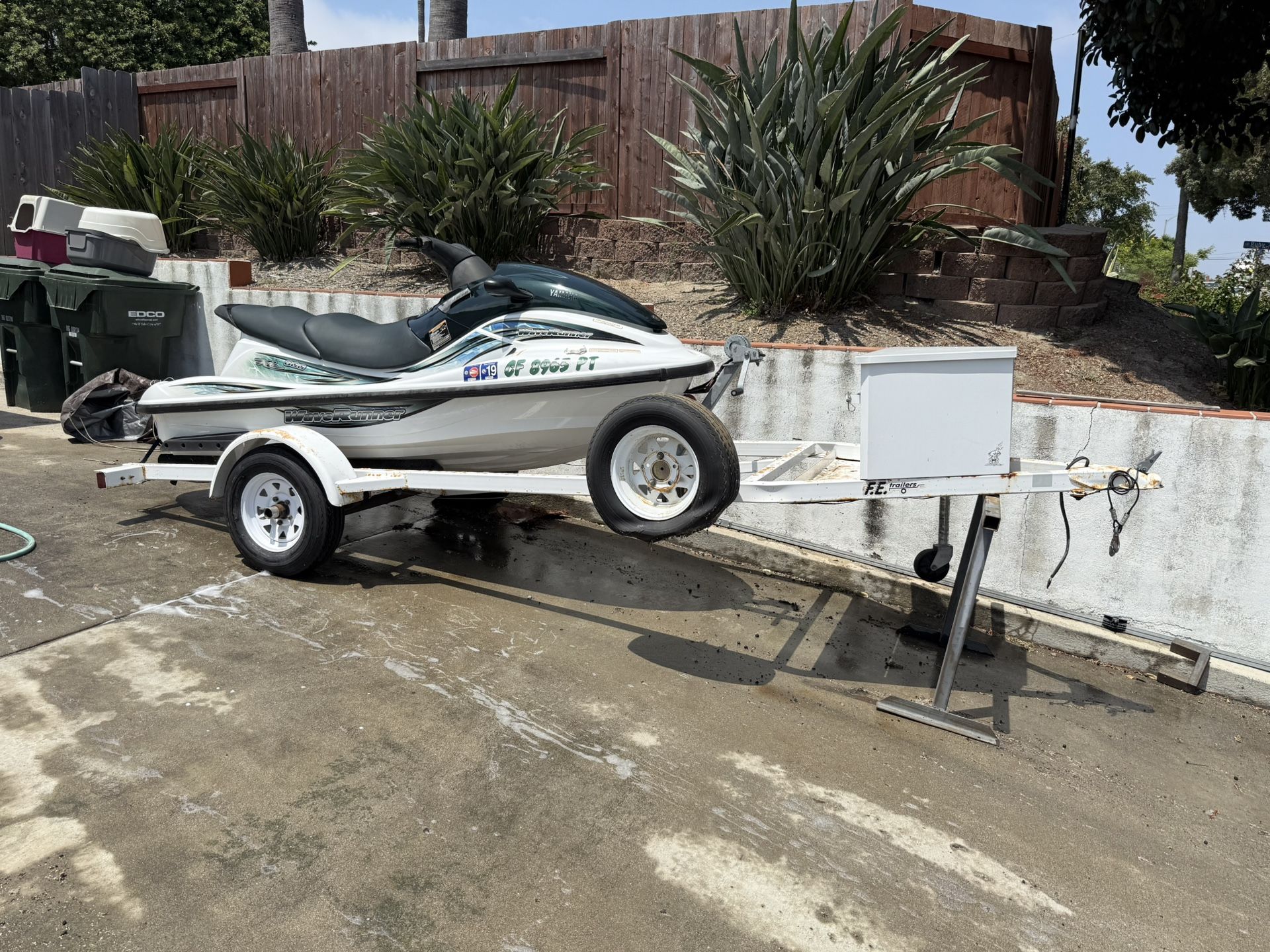 Wave Runner XL800 And FE Trailer