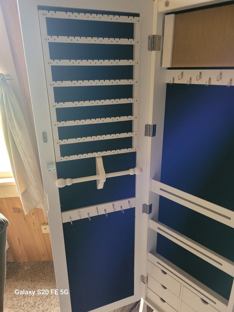 Stand Up Mirror Jewelry Box With Lock