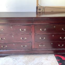 Dresser With Mirror 